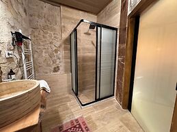 Ceran Stone House