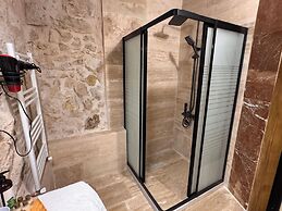 Ceran Stone House
