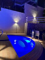 Glovis Luxury Apartments