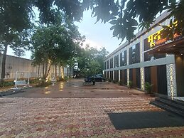 Hotel Moon Lite Residency Marve Malad