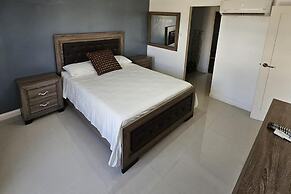 Apartment Sleeps 6 With Pool Access