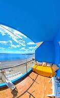 Blue House Beach Apartment - Sleeps 4 & Balcony