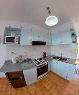 Blue House Beach Apartment - Sleeps 4 & Balcony