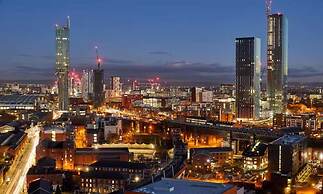 City Suite - Rooftop Spa - Balcony - Skyline View