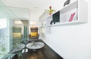 City Suite - Rooftop Spa - Balcony - Skyline View