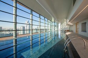 City Suite - Rooftop Spa - Balcony - Skyline View