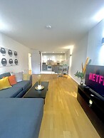 City Suite - Rooftop Spa - Balcony - Skyline View