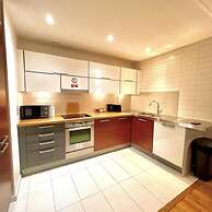 City Suite - Rooftop Spa - Balcony - Skyline View