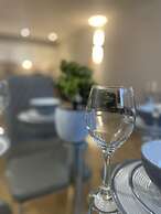 City Suite - Rooftop Spa - Balcony - Skyline View