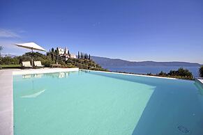 Villa Teodora in Toscolano-maderno