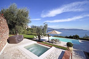 Villa Teodora in Toscolano-maderno