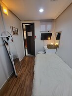 2U HOSTEL & GUEST HOUSE