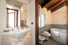 La Cascina di Elma Few Meters From Lake