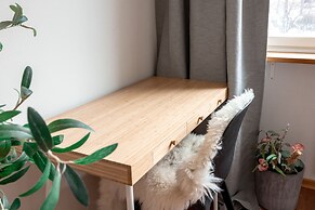 2ndhomes Cozy 1BR Apartment with Balcony