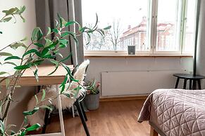 2ndhomes Cozy 1BR Apartment with Balcony