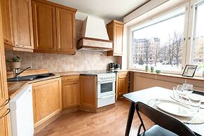 2ndhomes Cozy 1BR Apartment with Balcony