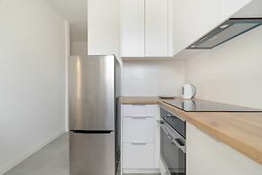 Studio With Outdoor Parking by Renters