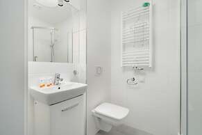 Studio With Outdoor Parking by Renters