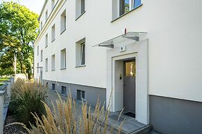 Studio With Outdoor Parking by Renters