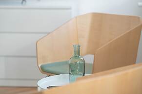 Studio With Outdoor Parking by Renters