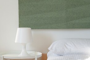 Studio With Outdoor Parking by Renters