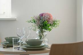 Studio With Outdoor Parking by Renters