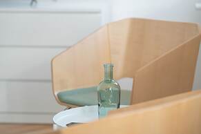 Studio With Outdoor Parking by Renters