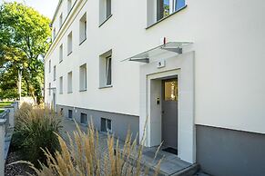 Studio With Outdoor Parking by Renters