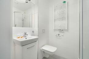 Studio With Outdoor Parking by Renters