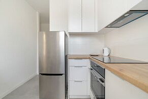 Studio With Outdoor Parking by Renters