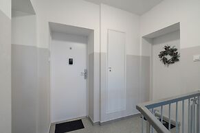 Studio With Outdoor Parking by Renters