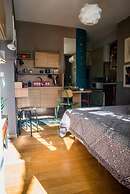 Living Like in a Cottage in the Center of Athens