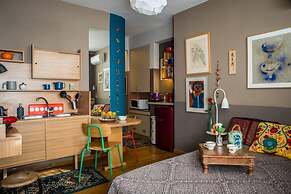 Living Like in a Cottage in the Center of Athens