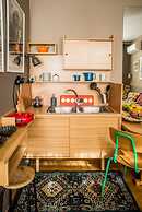 Living Like in a Cottage in the Center of Athens