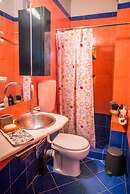 Living Like in a Cottage in the Center of Athens