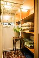 Living Like in a Cottage in the Center of Athens