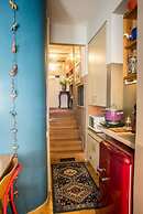 Living Like in a Cottage in the Center of Athens