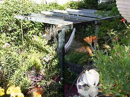 Living Like in a Cottage in the Center of Athens