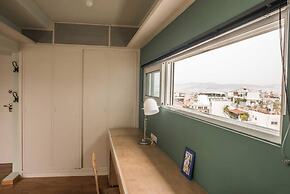 Enjoy View of Parthenon Sunny Flat in the Center