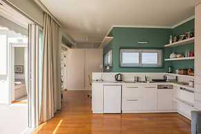 Enjoy View of Parthenon Sunny Flat in the Center