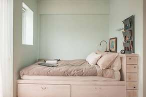 Enjoy View of Parthenon Sunny Flat in the Center