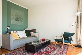 Enjoy View of Parthenon Sunny Flat in the Center