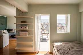 Enjoy View of Parthenon Sunny Flat in the Center