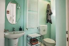 Enjoy View of Parthenon Sunny Flat in the Center