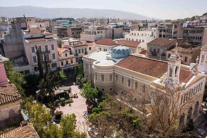 Enjoy View of Parthenon Sunny Flat in the Center