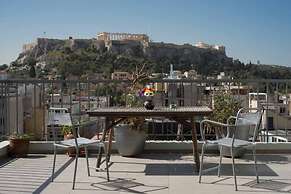 Enjoy View of Parthenon Sunny Flat in the Center