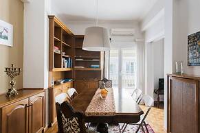 100m2 of Classical Beauty Comfort Near Syntagma