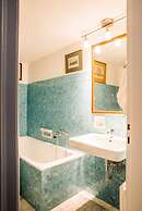 100m2 of Classical Beauty Comfort Near Syntagma