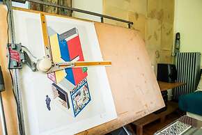 The Architect s 90m2 Flat a Breath From Parthenon