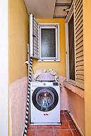 Spacious Central Apartment w h Free Parking Spaces